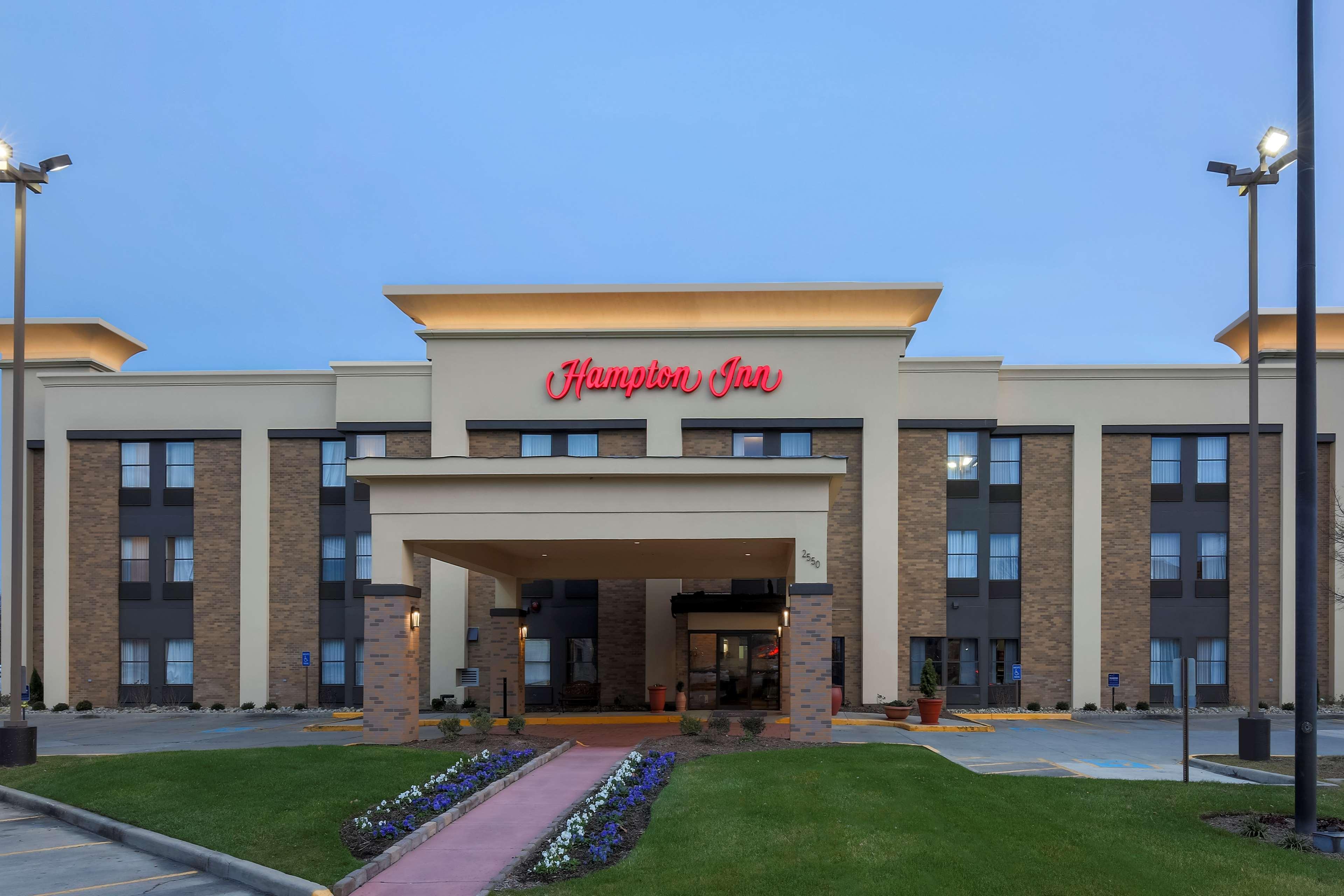Hampton Inn Dayton Fairborn Wright Patterson Afb Exterior photo