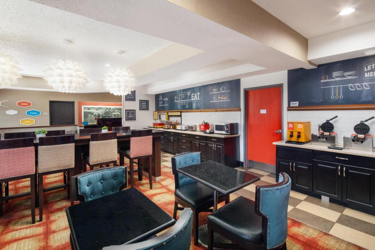 Hampton Inn Dayton Fairborn Wright Patterson Afb Exterior photo