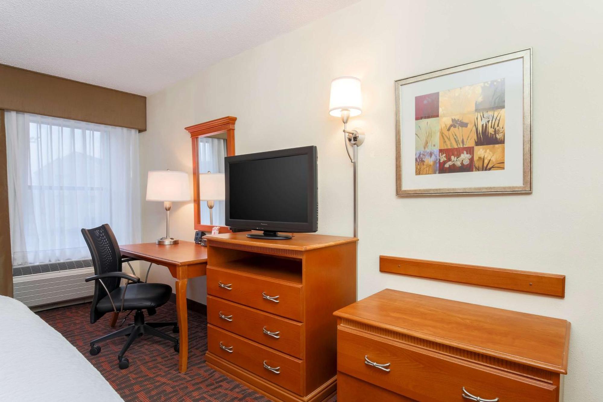 Hampton Inn Dayton Fairborn Wright Patterson Afb Exterior photo