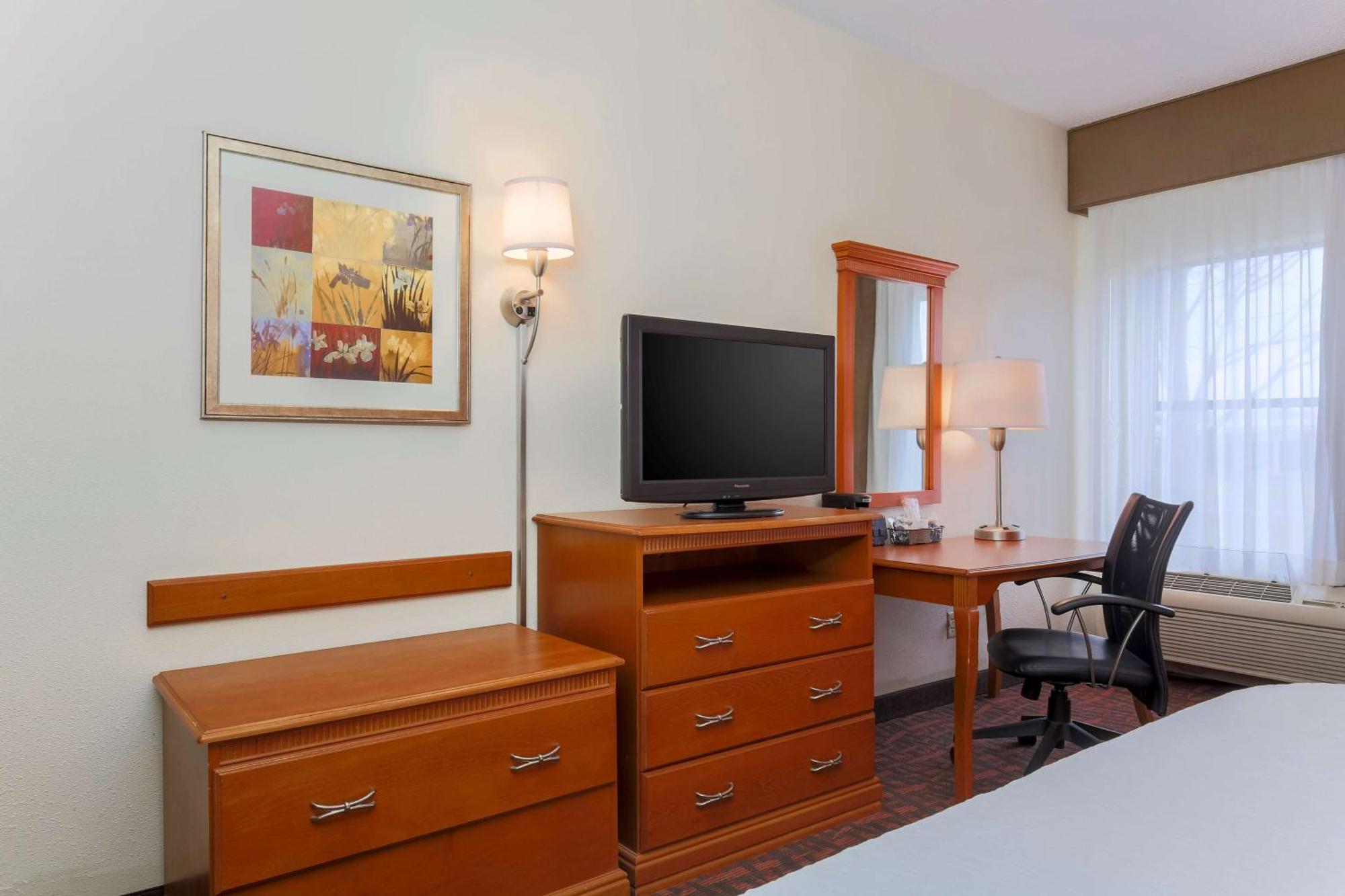 Hampton Inn Dayton Fairborn Wright Patterson Afb Exterior photo