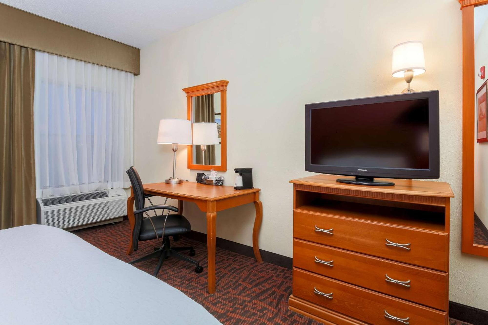 Hampton Inn Dayton Fairborn Wright Patterson Afb Exterior photo