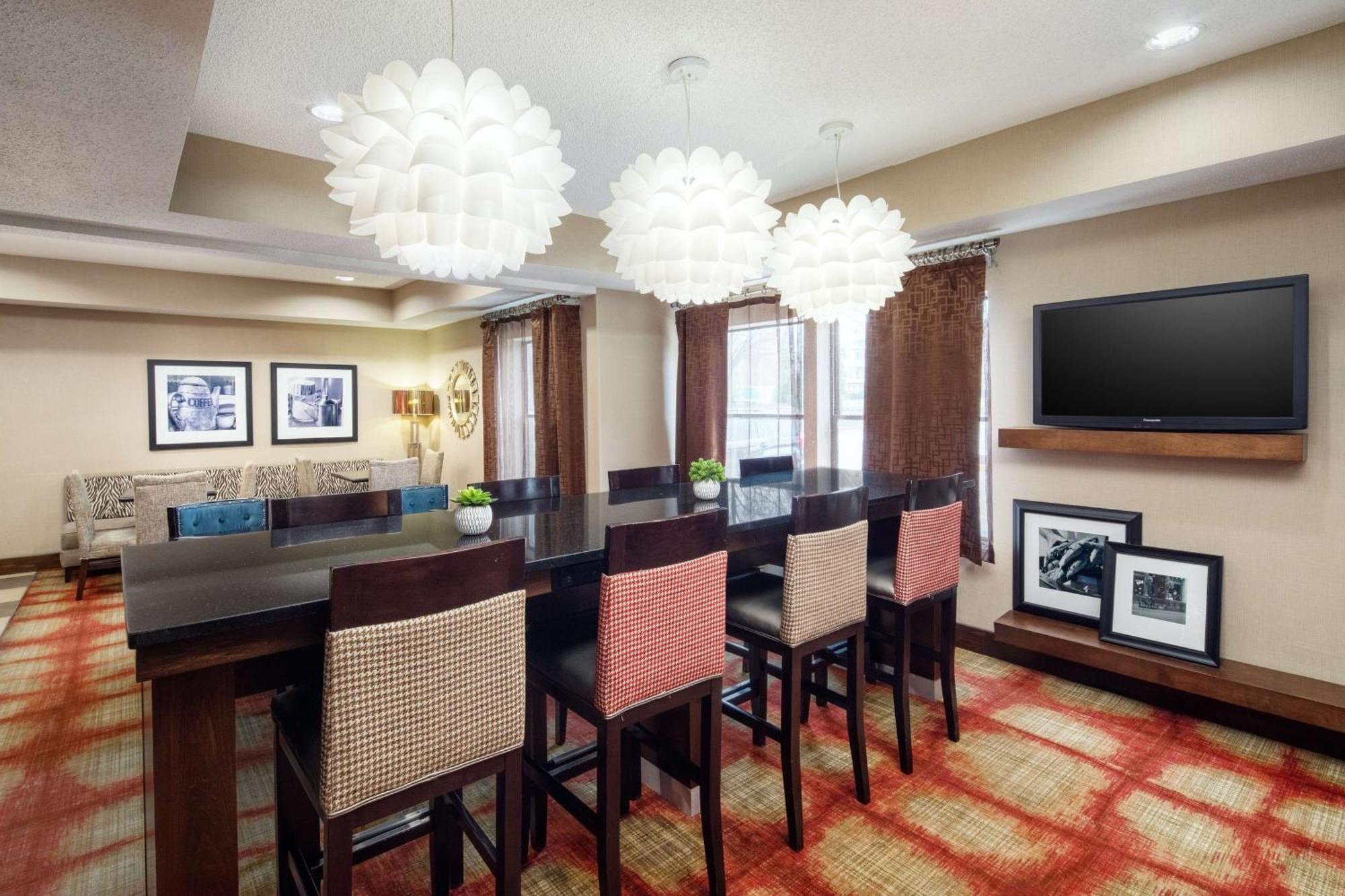 Hampton Inn Dayton Fairborn Wright Patterson Afb Exterior photo